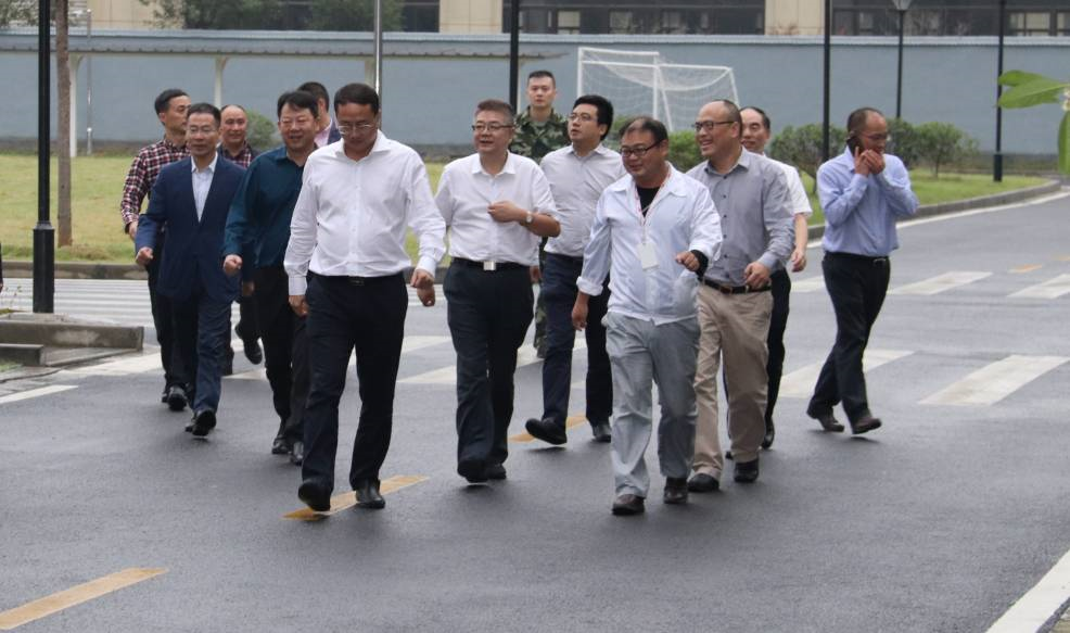 桐庐县方毅县长莅临里德视察 - 杭州里德通信有限公司